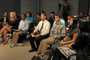 East-West Students participate in Q&A session 